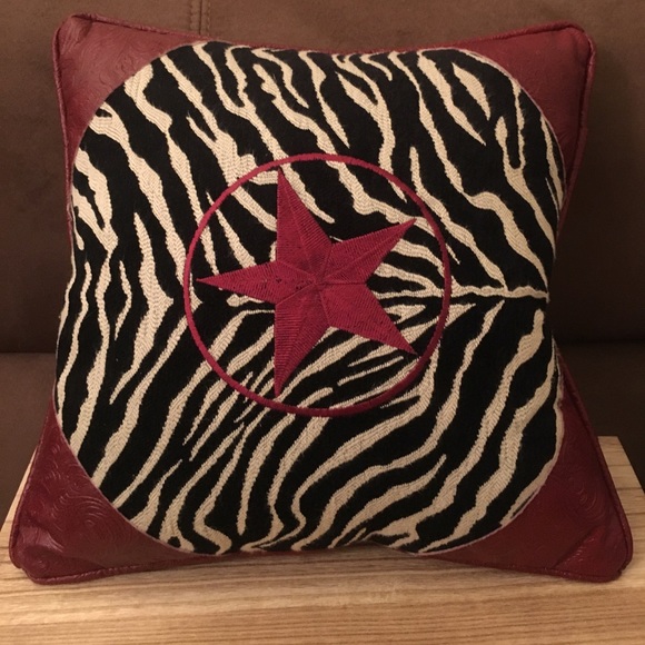 🌟Red Western Leather Pillow ⭐️ - Picture 2 of 5