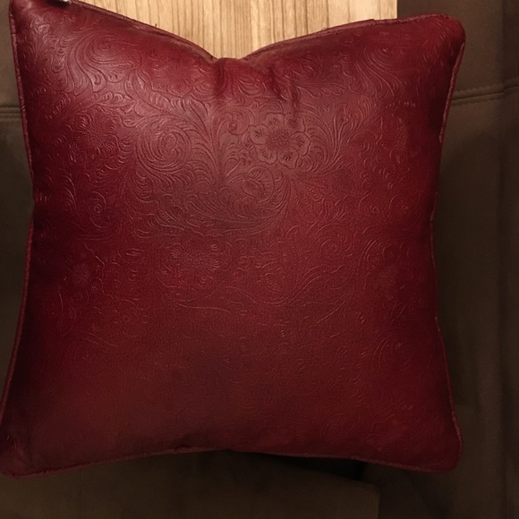🌟Red Western Leather Pillow ⭐️ - Picture 3 of 5