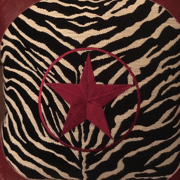 🌟Red Western Leather Pillow ⭐️ - Picture 5 of 5