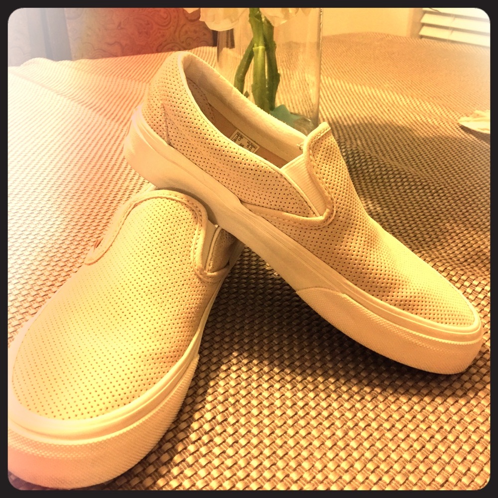 Classic Vans slip ons (unisex). Beige/cream suede.