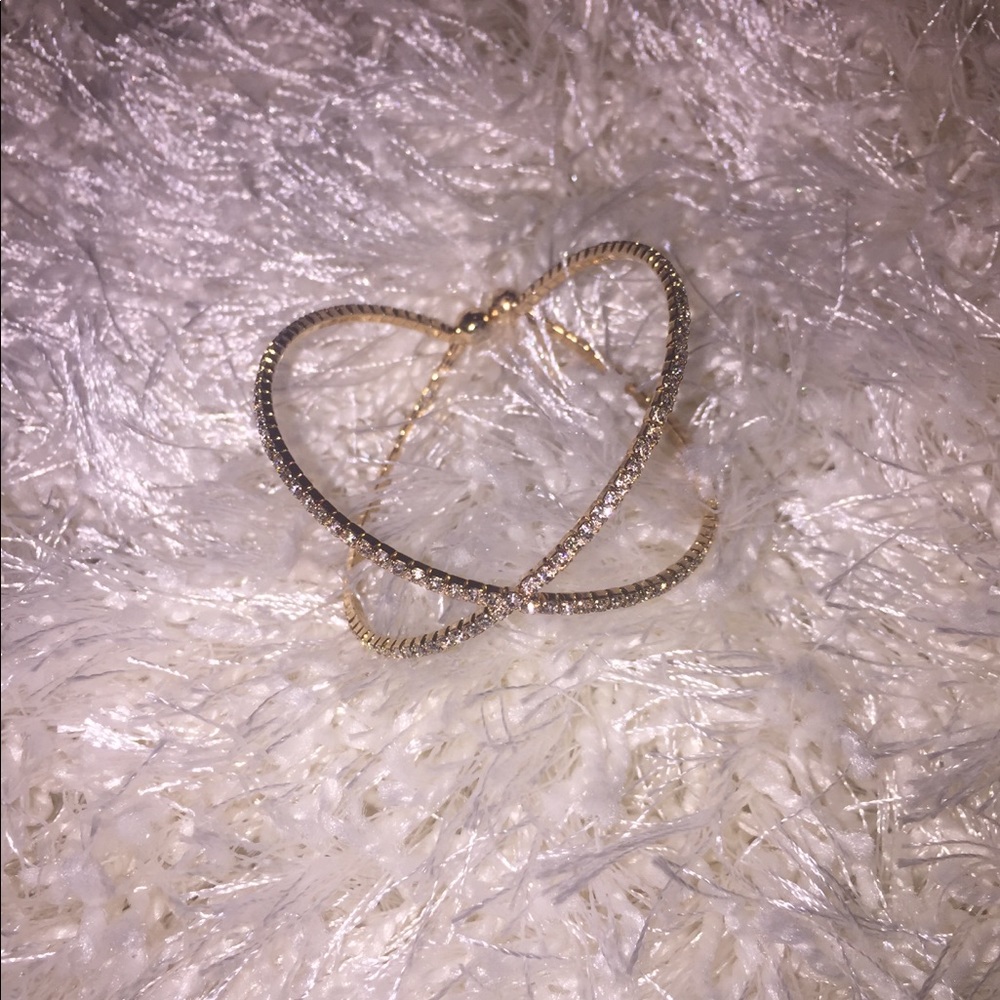 Gold crisscross bracelet