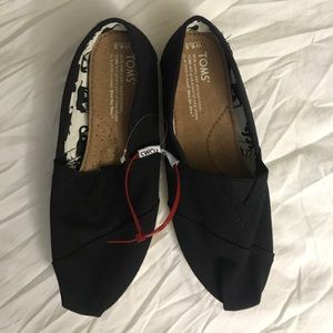 TOMS Classic Slips-Ons. Authentic and never worn!