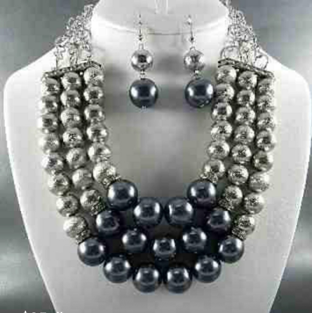 Brand new necklace