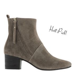✨HP✨ Banana Republic Booties