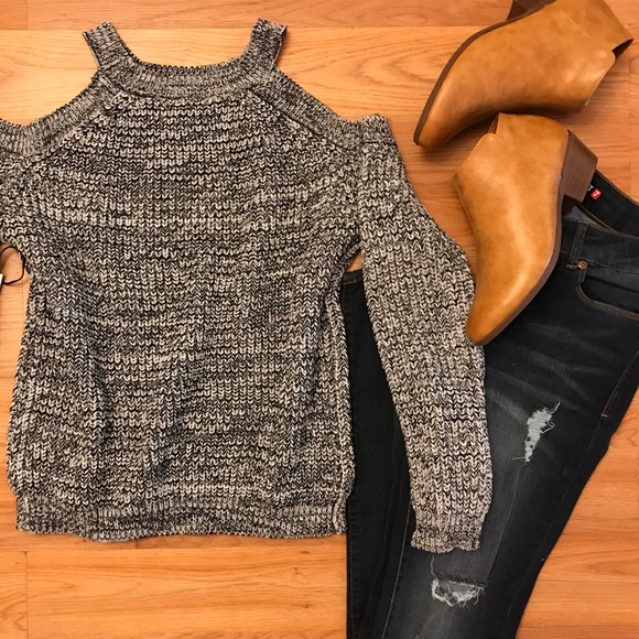 •LAST ONE• Grey Marled Cold Shoulder Sweater - Picture 4 of 8