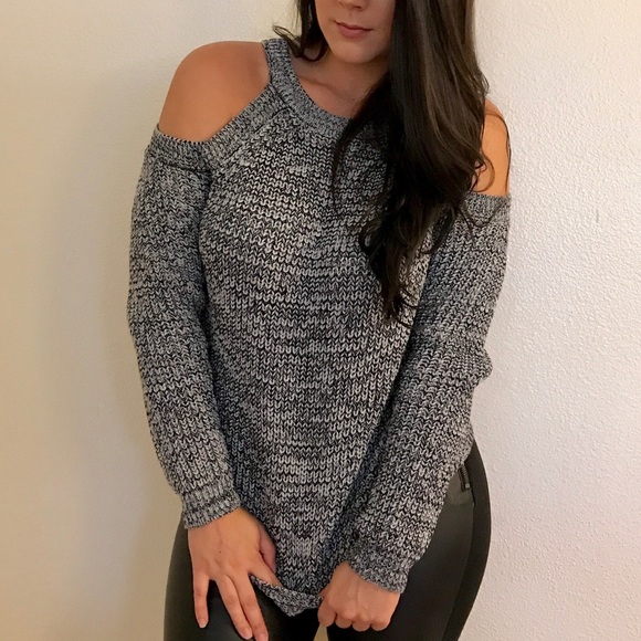 •LAST ONE• Grey Marled Cold Shoulder Sweater - Picture 2 of 8