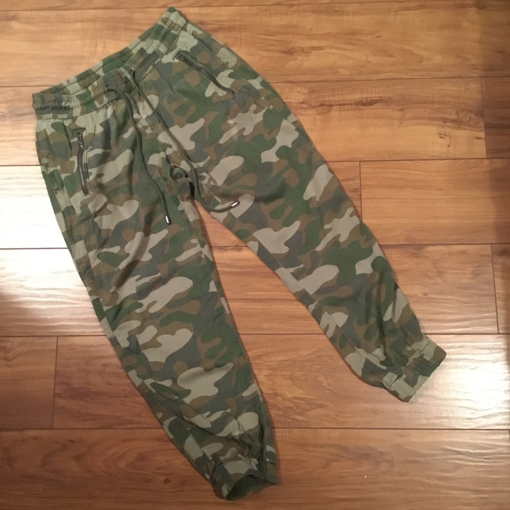 Girls Camouflage Joggers