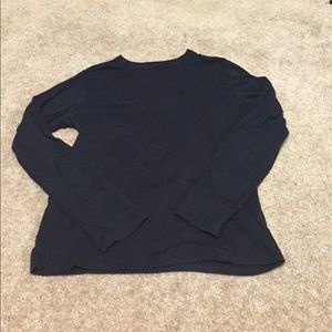 black longsleeve crew top