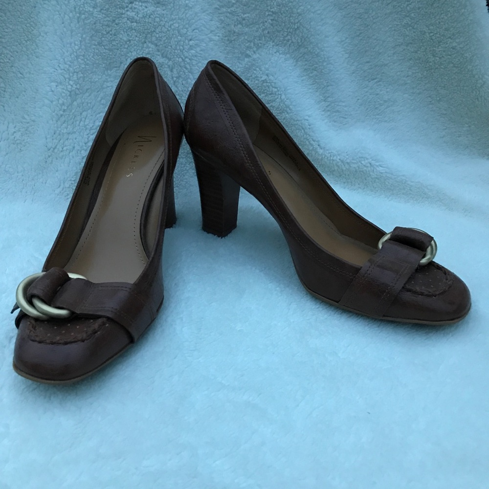 Nickles brown buckled heel❤️