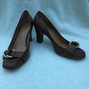Nickles brown buckled heel❤️