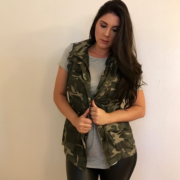 •LAST ONE• Coco Olive Camo Hooded Utility Vest - Picture 3 of 8