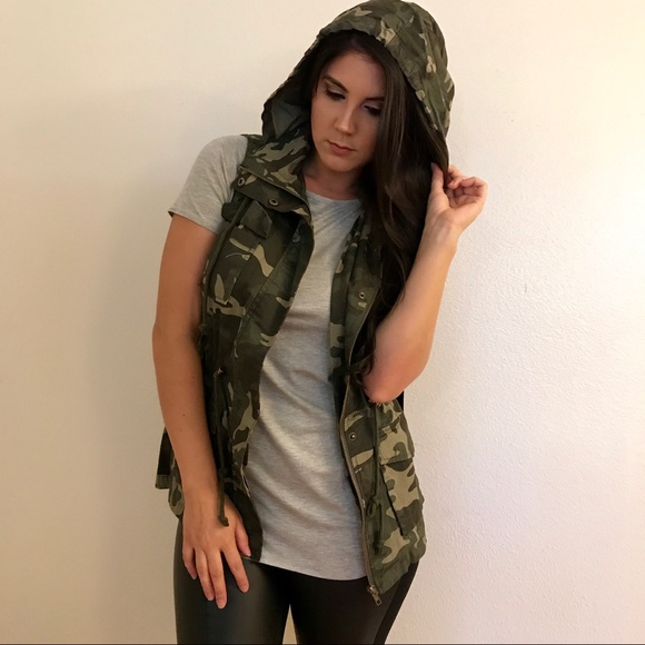 •LAST ONE• Coco Olive Camo Hooded Utility Vest - Picture 2 of 8