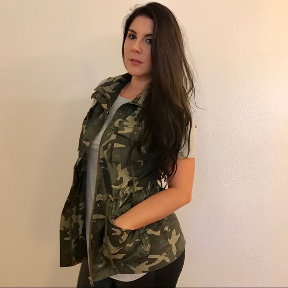 •LAST ONE• Coco Olive Camo Hooded Utility Vest - Picture 6 of 8