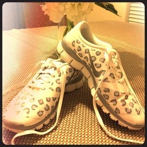 Nike Free 5.0 white cheetah print running shoes