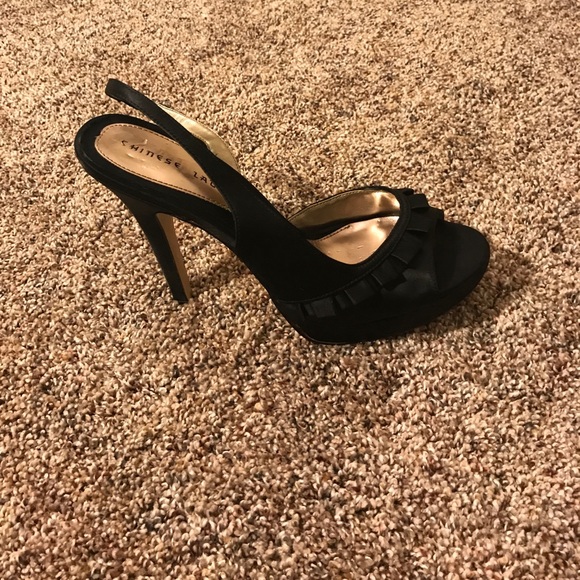 Black ruffled peeptoes - Picture 2 of 4