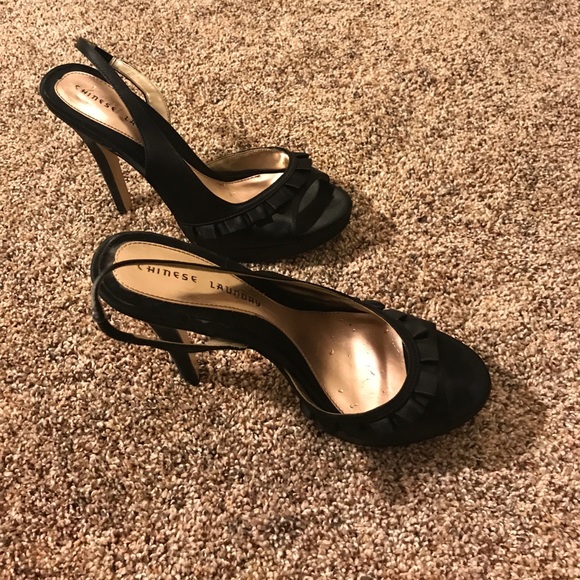 Black ruffled peeptoes - Picture 3 of 4