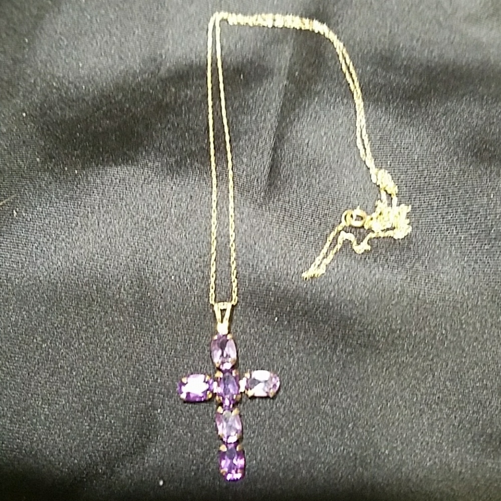 10kt. Amethyst cross pendent