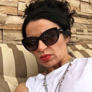 Meet your Posher, Marcia