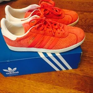 Worn Once Adidas Gazelle Rare sz 7 ( fits US 8)