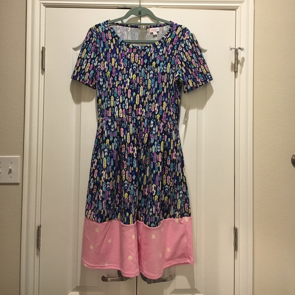 LuLaRoe Feather print/polka dot tipped Amelia sz L