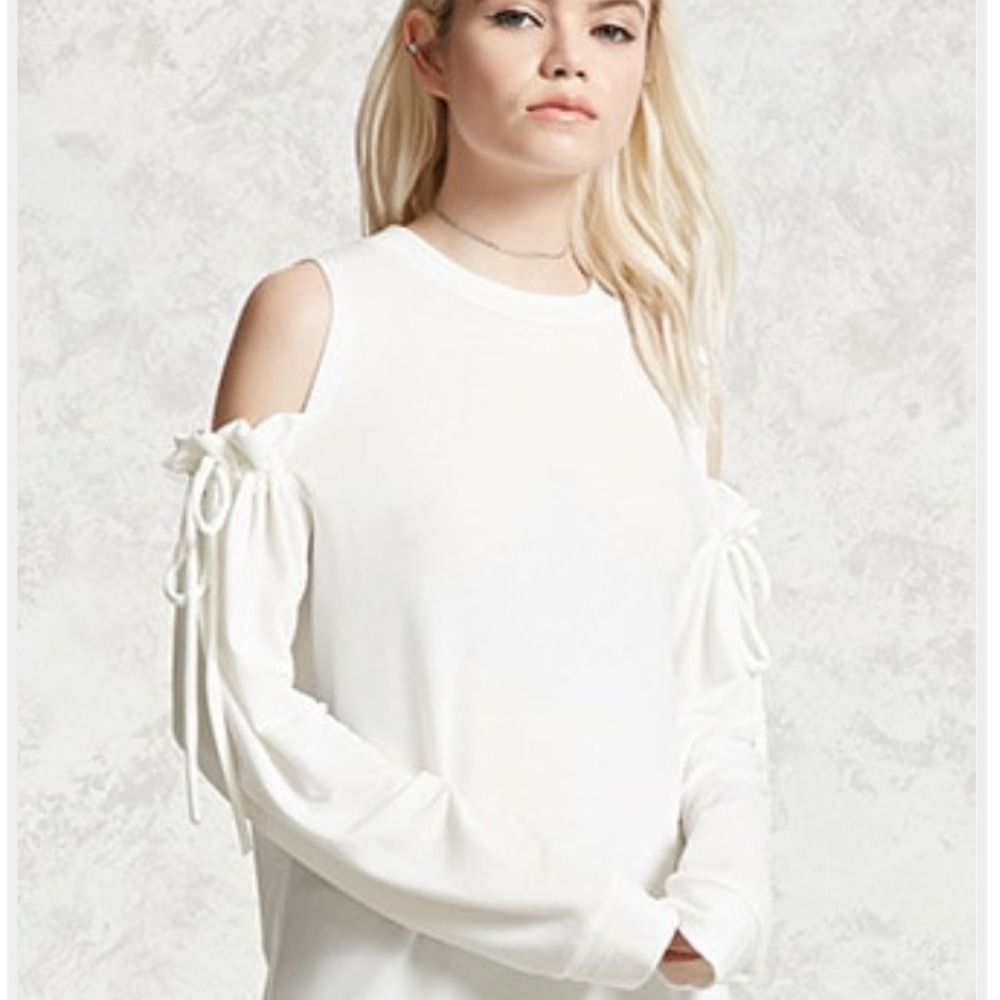 Open shoulder top in Ivory