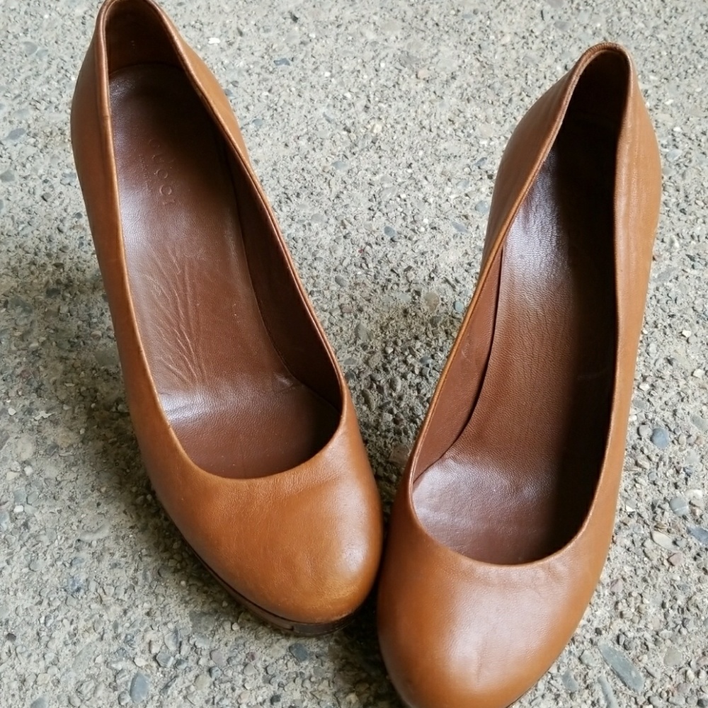 GUCCI HEELS WITH WOOD ACCENT