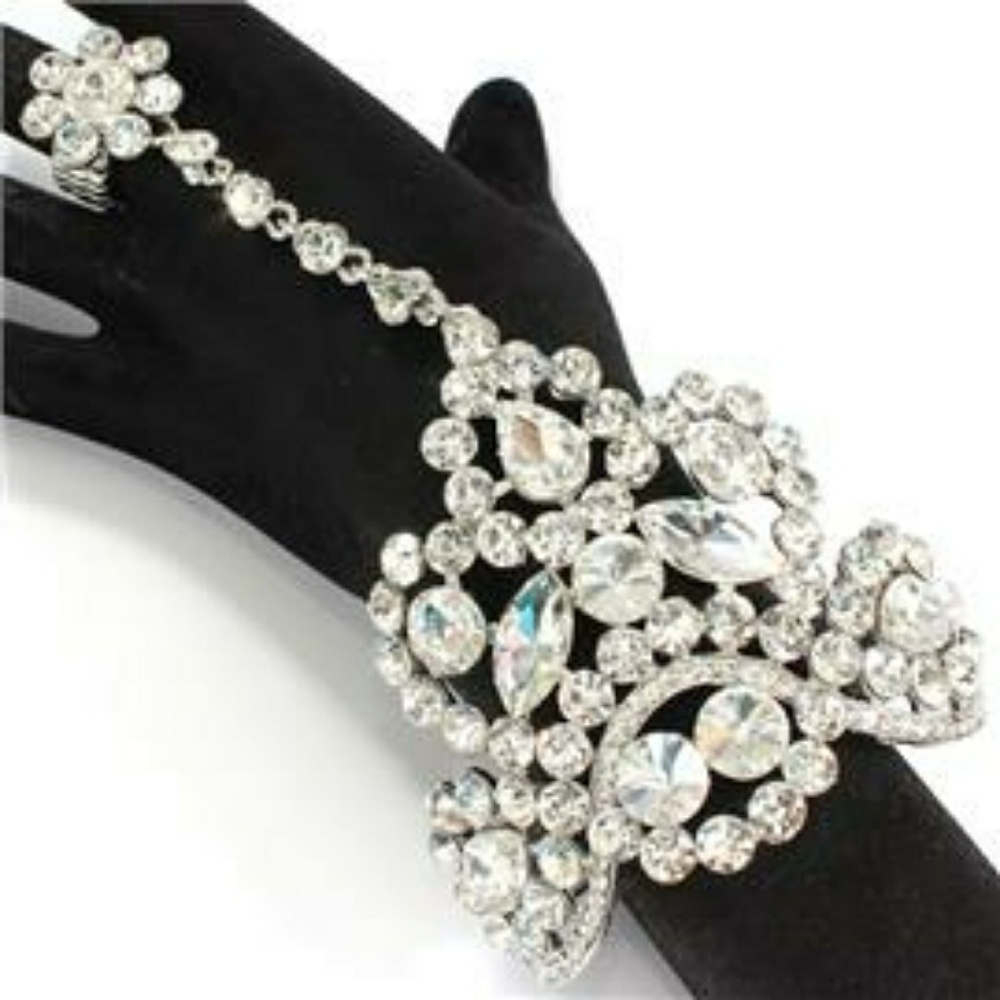 Brand new beautiful bracelet with ring