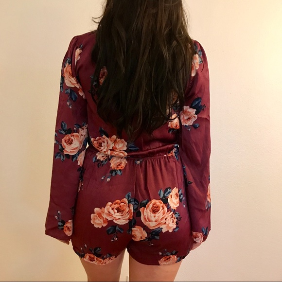 •LAST ONE• Bell Sleeve Floral Satin Romper - Picture 7 of 8