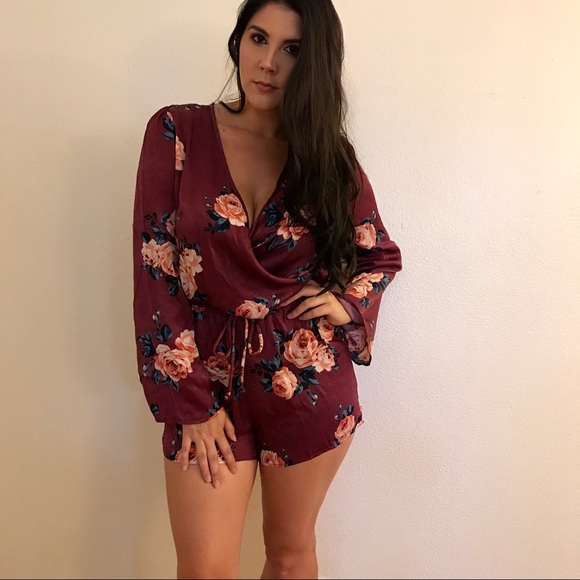 •LAST ONE• Bell Sleeve Floral Satin Romper - Picture 8 of 8