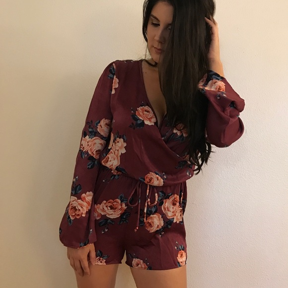 •LAST ONE• Bell Sleeve Floral Satin Romper - Picture 6 of 8