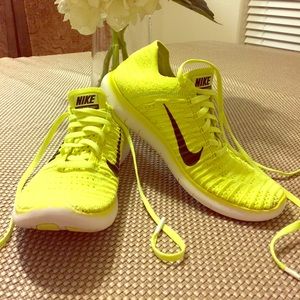 Nike Run Flyknit neon yellow