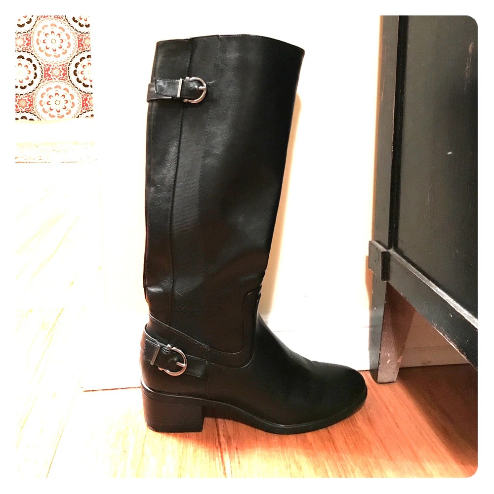 Black knee boots