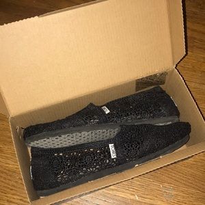 Classic black morocco crotchet Toms