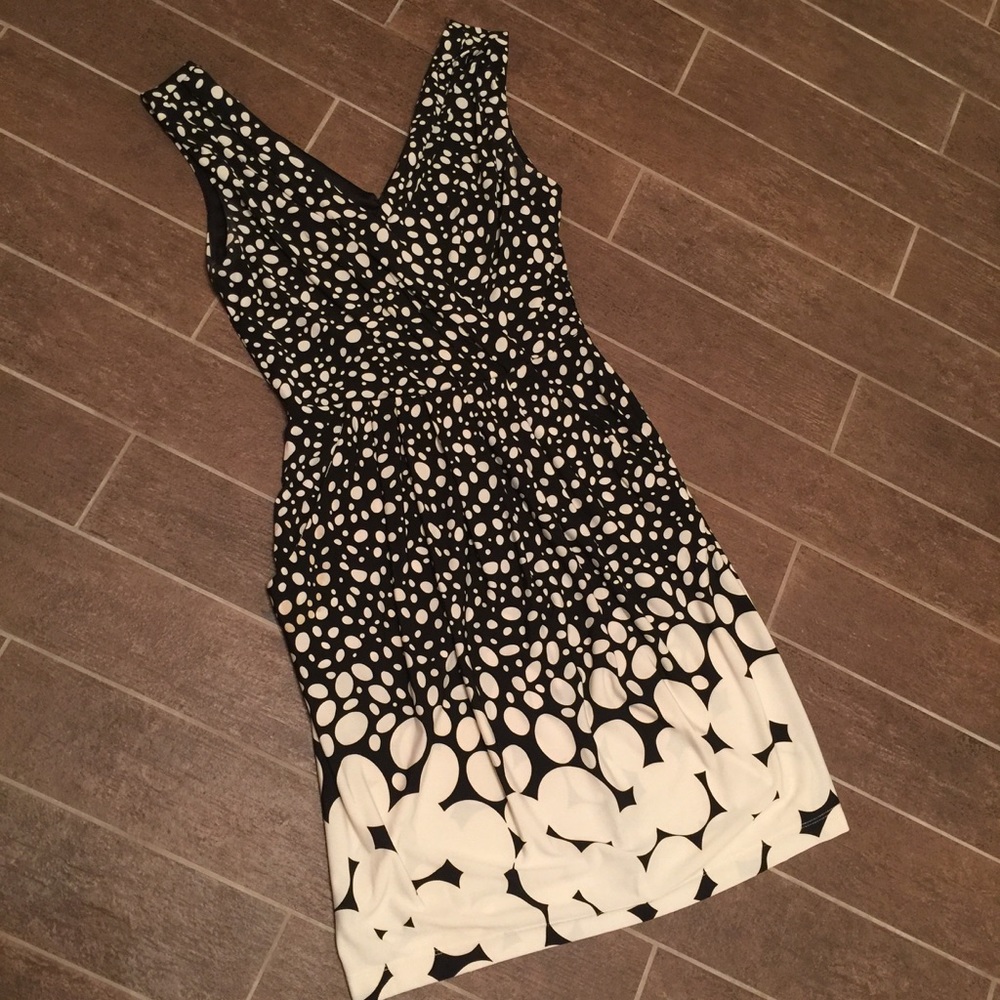 Black and white dress with pockets