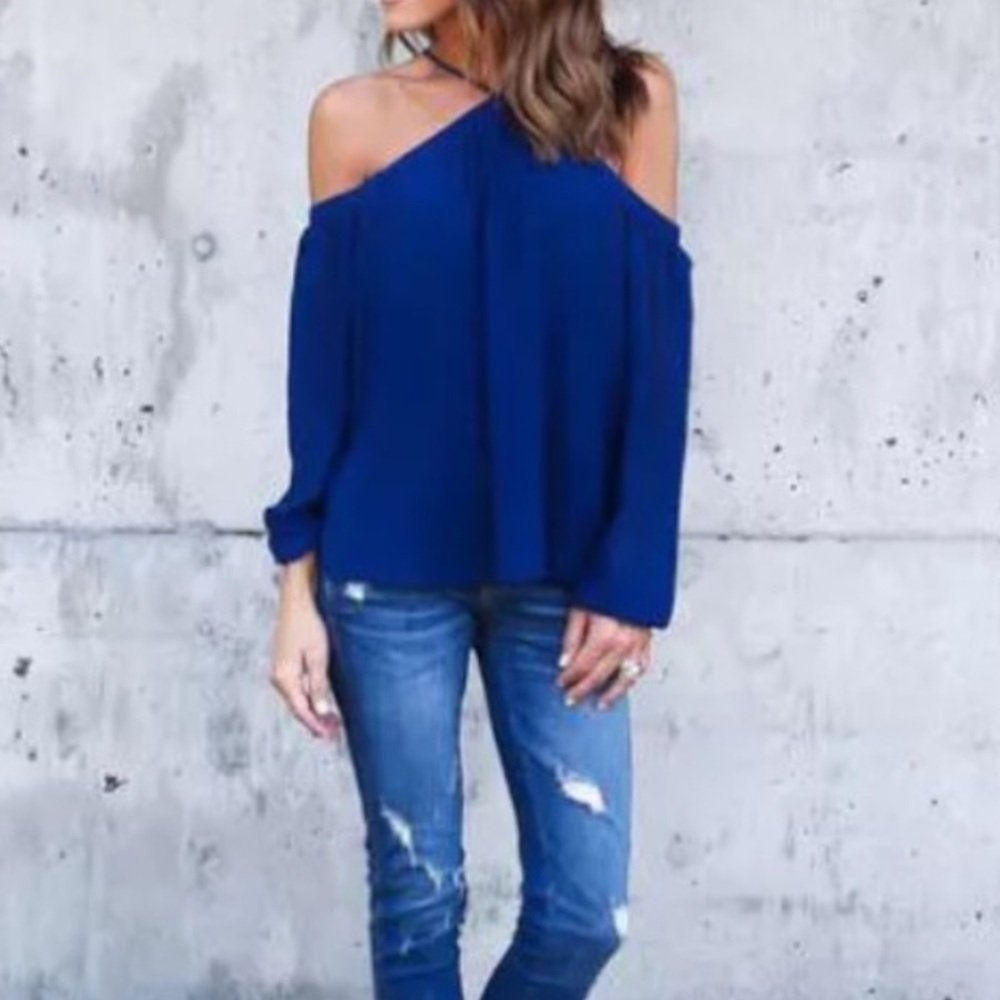 Fashionable Off the Shoulder Top!