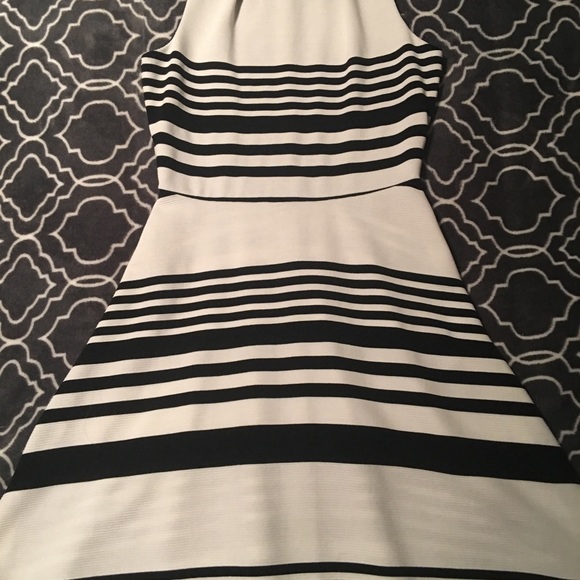 Black and White dress - Picture 2 of 3
