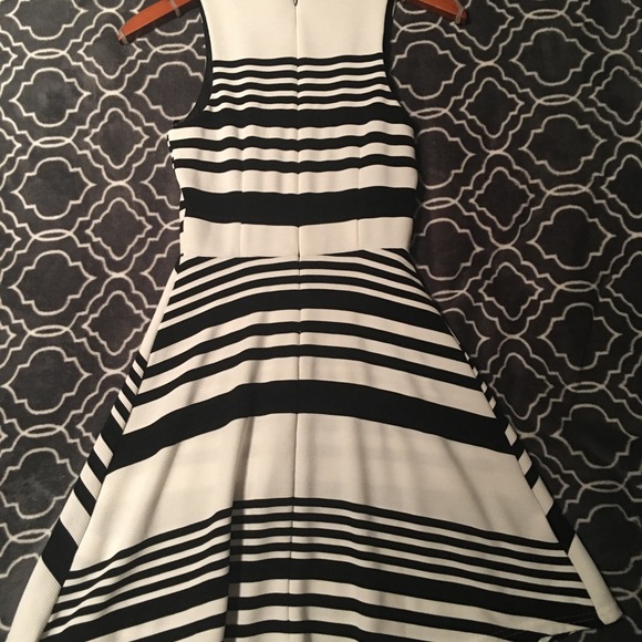 Black and White dress - Picture 3 of 3