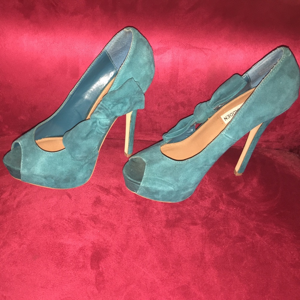 Steve Madden Blue Suede Peep toe Heels, Size 7.5