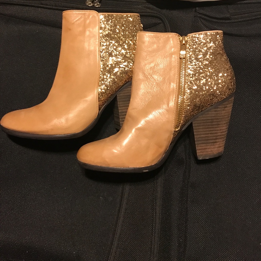 Vince Camuto Hariza booties
