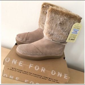 TOMS Nepal Suede Boots
