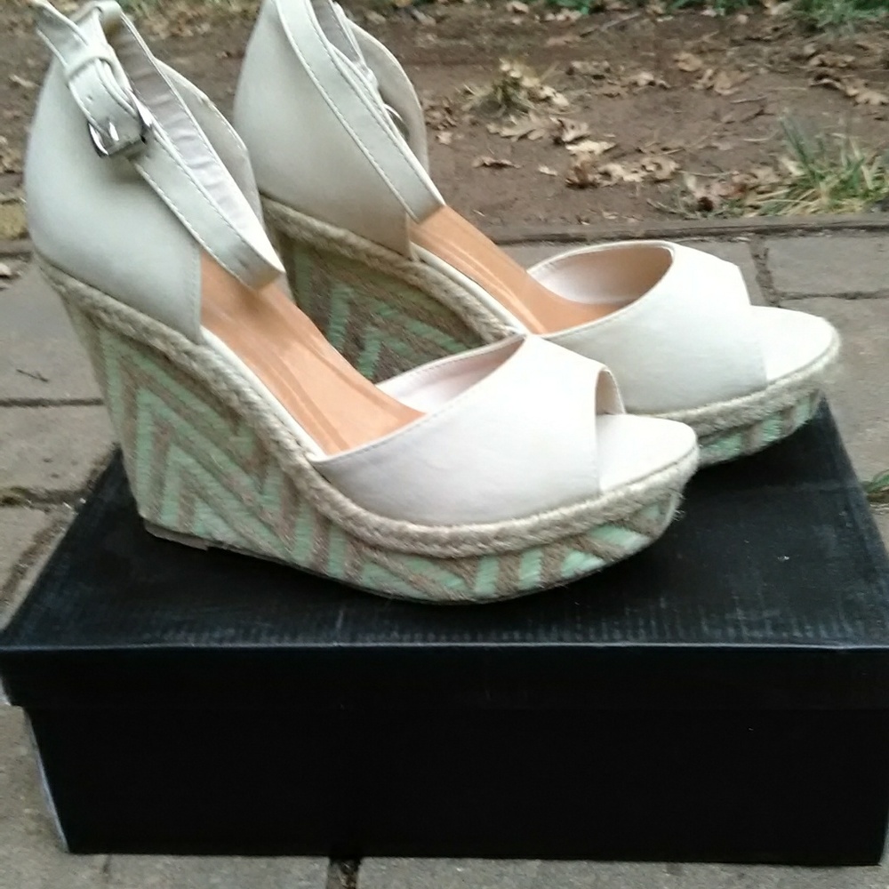Twisted wedges size 8 nude  wedges open toe