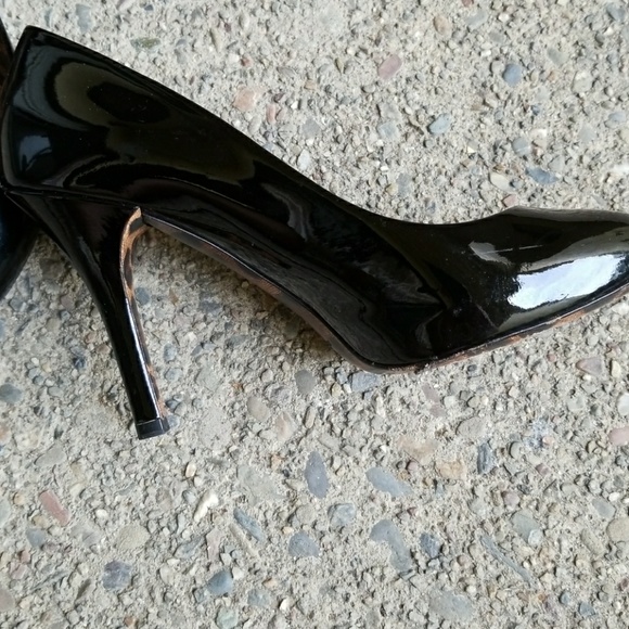 DOLCE & GABBANA PATENT LEATHER HEELS - Picture 6 of 8