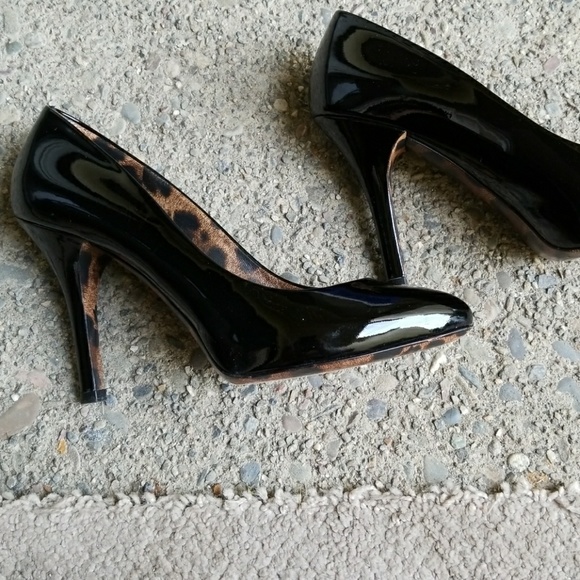 DOLCE & GABBANA PATENT LEATHER HEELS - Picture 7 of 8