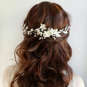 MODERN ROMANCE FLOWER CROWN