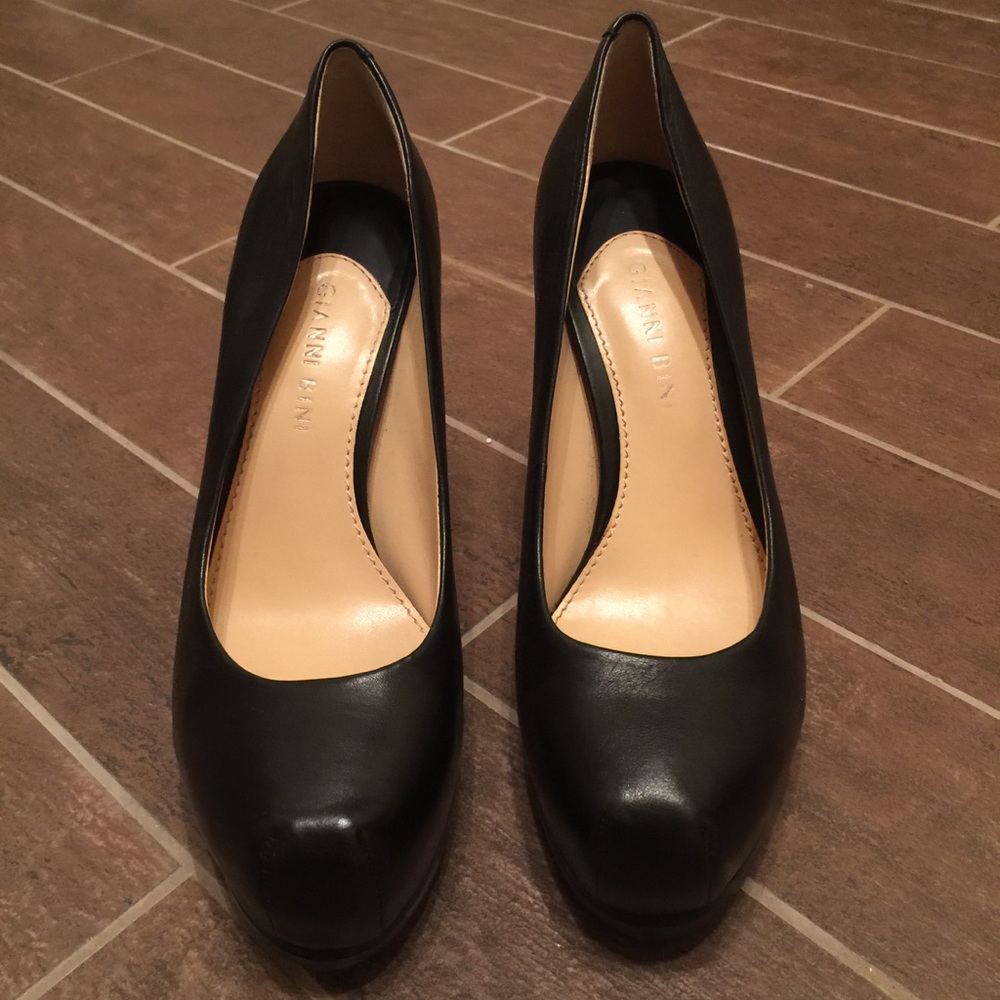 Like new Black Gianni Bini Heels