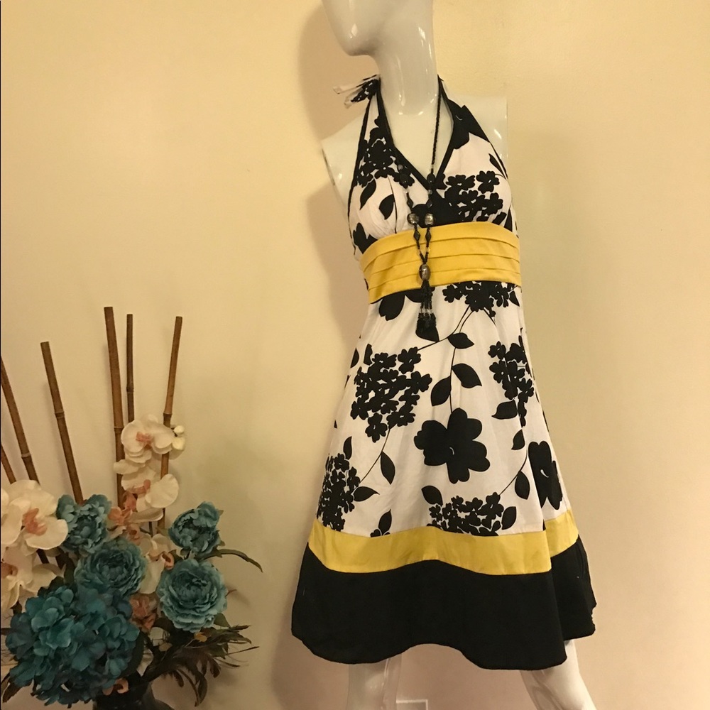 🎉🎉 flash sale! Halter neck black yellowdress! 🎉