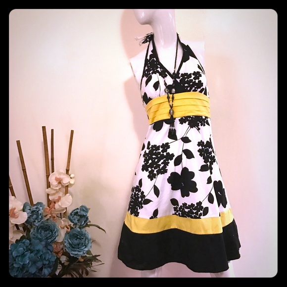 🎉🎉 flash sale! Halter neck black yellowdress! 🎉 - Picture 3 of 7