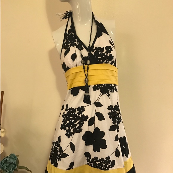 🎉🎉 flash sale! Halter neck black yellowdress! 🎉 - Picture 2 of 7