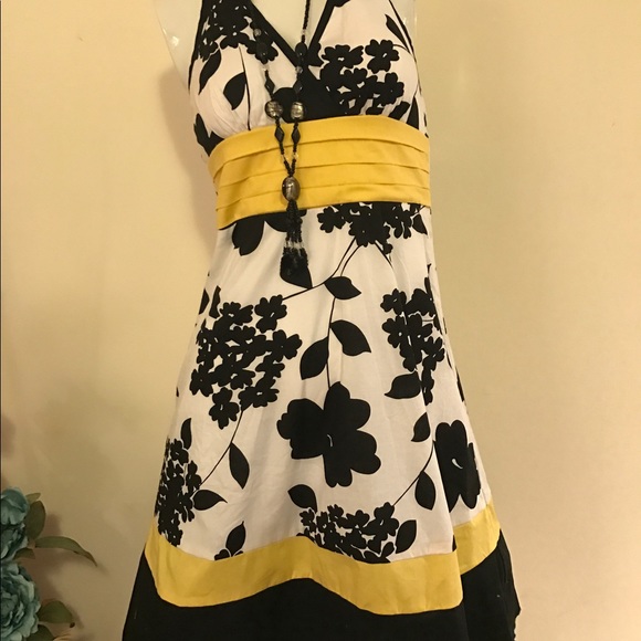 🎉🎉 flash sale! Halter neck black yellowdress! 🎉 - Picture 4 of 7