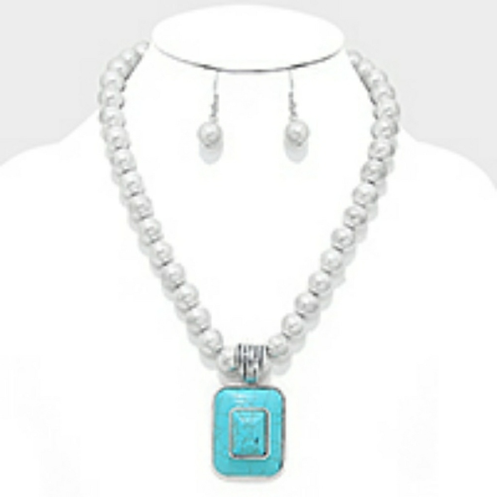 Brand new beautiful necklace $15 and bracelet $10d
